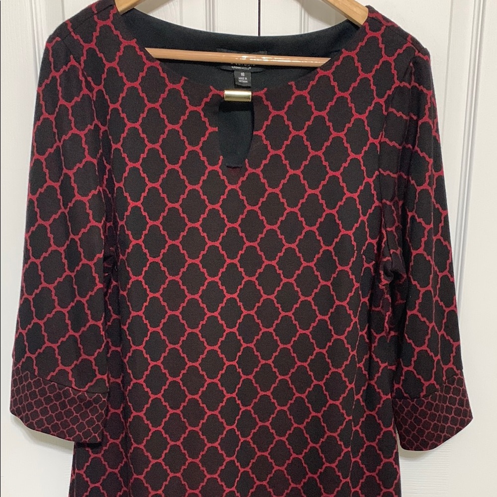 RN Studio Black and Red Sheath Dress 3/4 Sleeve Crew Neck